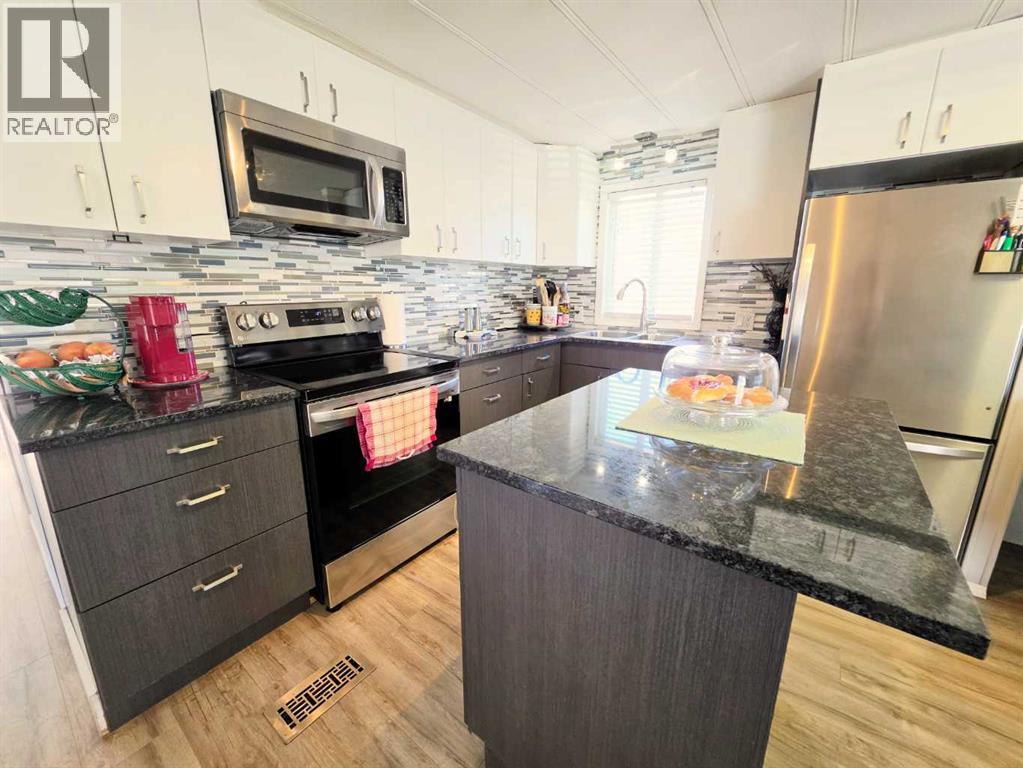 409 7 Avenue, Beaverlodge, Alberta  T0H 0C0 - Photo 12 - A2338293