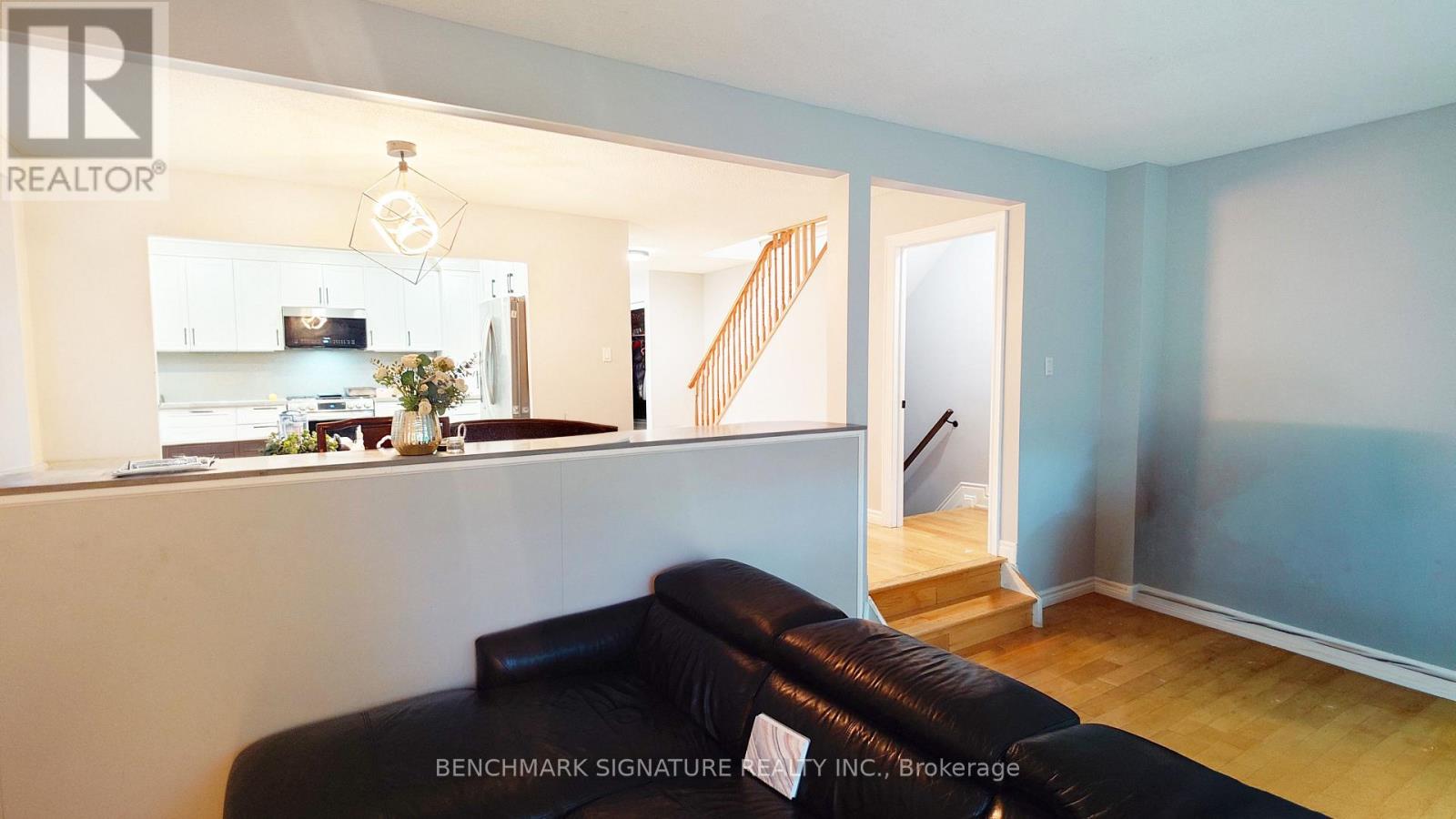 711 Leeder Court, Newmarket, Ontario  L3Y 5A8 - Photo 3 - N13690000