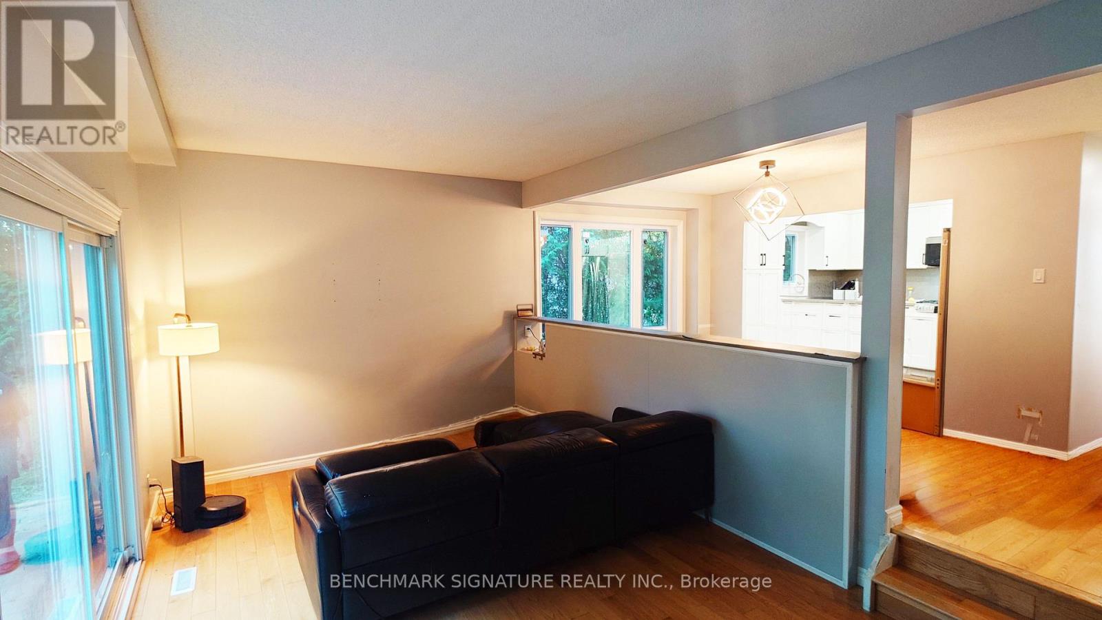 711 Leeder Court, Newmarket, Ontario  L3Y 5A8 - Photo 4 - N13690000