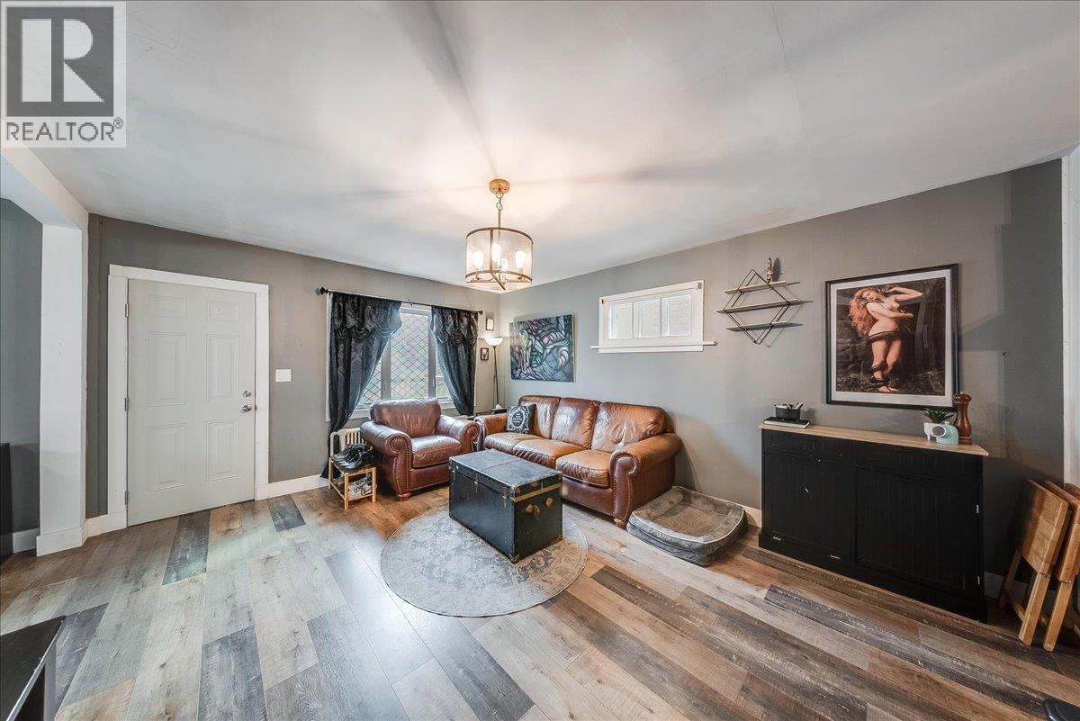 1430 Third Avenue, Trail, British Columbia V1R 1P6 - Photo 3 - 10398102