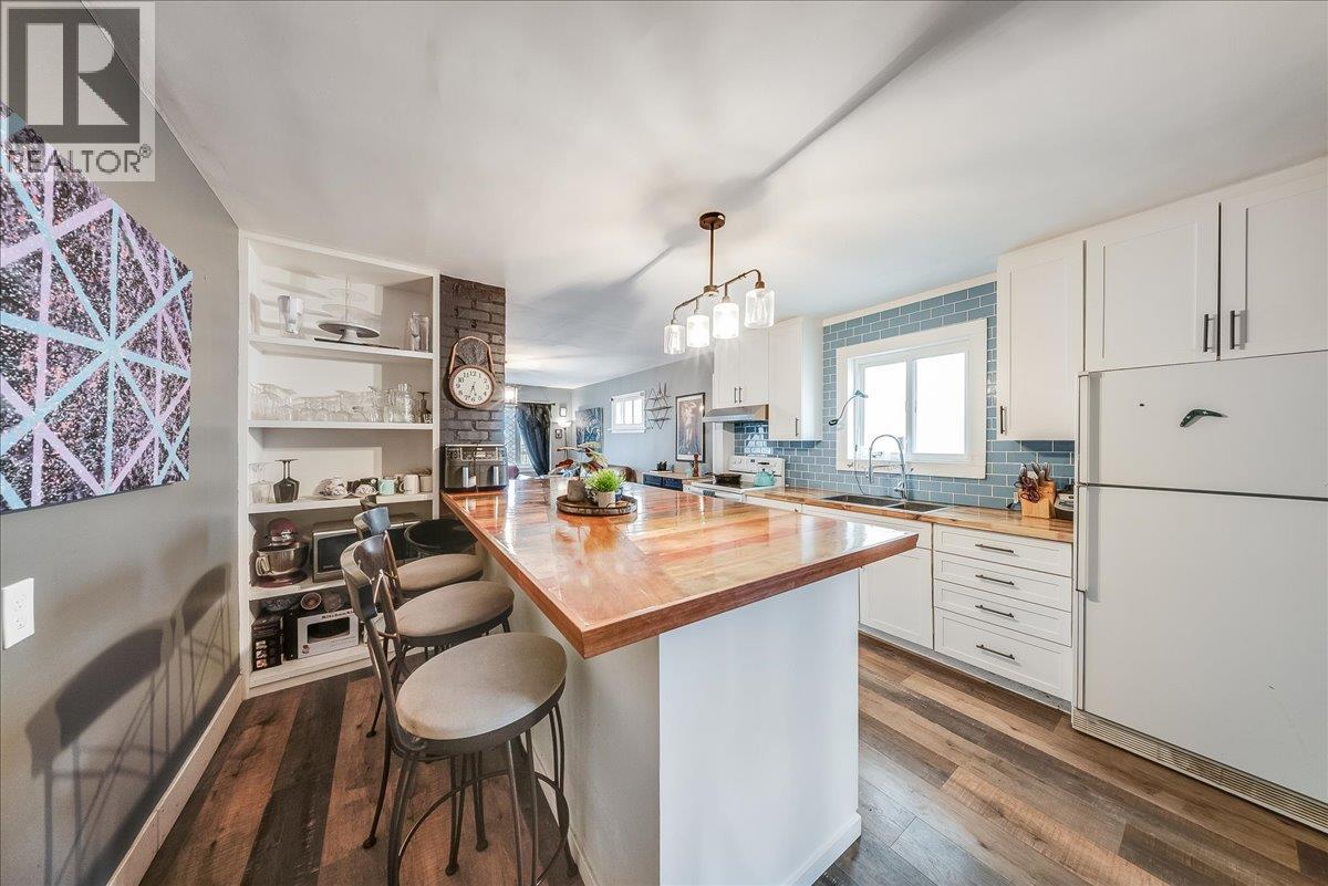 1430 Third Avenue, Trail, British Columbia V1R 1P6 - Photo 8 - 10398102