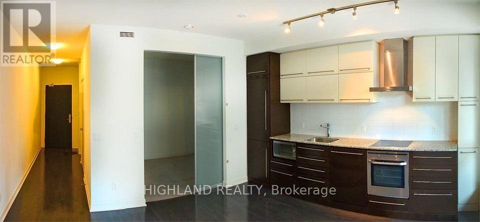 408 - 770 Bay Street, Toronto, Ontario  M5G 0A6 - Photo 3 - C13694294