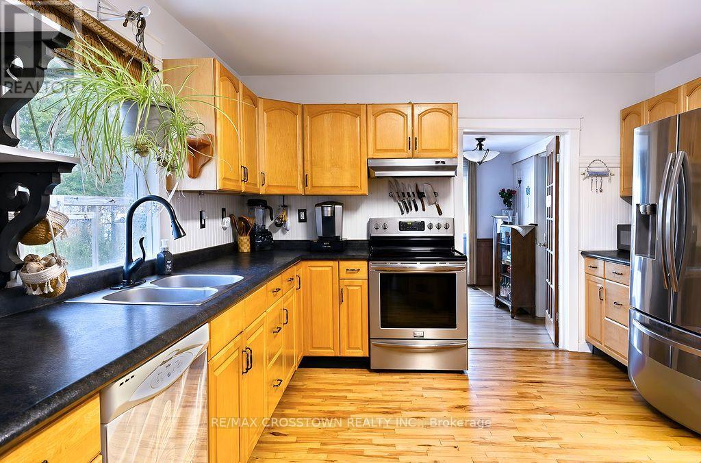 66 Maple Street, Tay, Ontario  L0K 2A0 - Photo 9 - S13694308