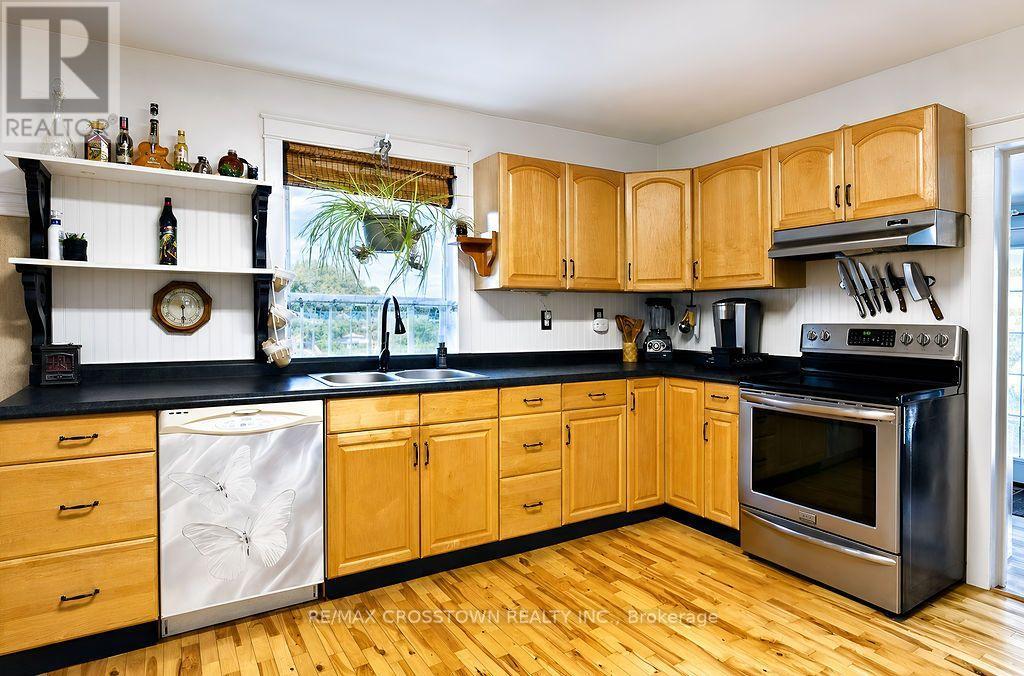 66 Maple Street, Tay, Ontario  L0K 2A0 - Photo 8 - S13694308