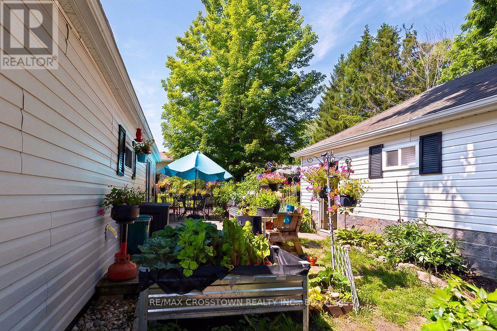66 Maple Street, Tay, Ontario  L0K 2A0 - Photo 31 - S13694308