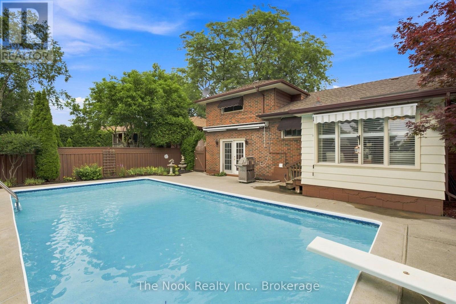110 Bowman Avenue, Whitby, Ontario  L1N 3T6 - Photo 36 - E13694356