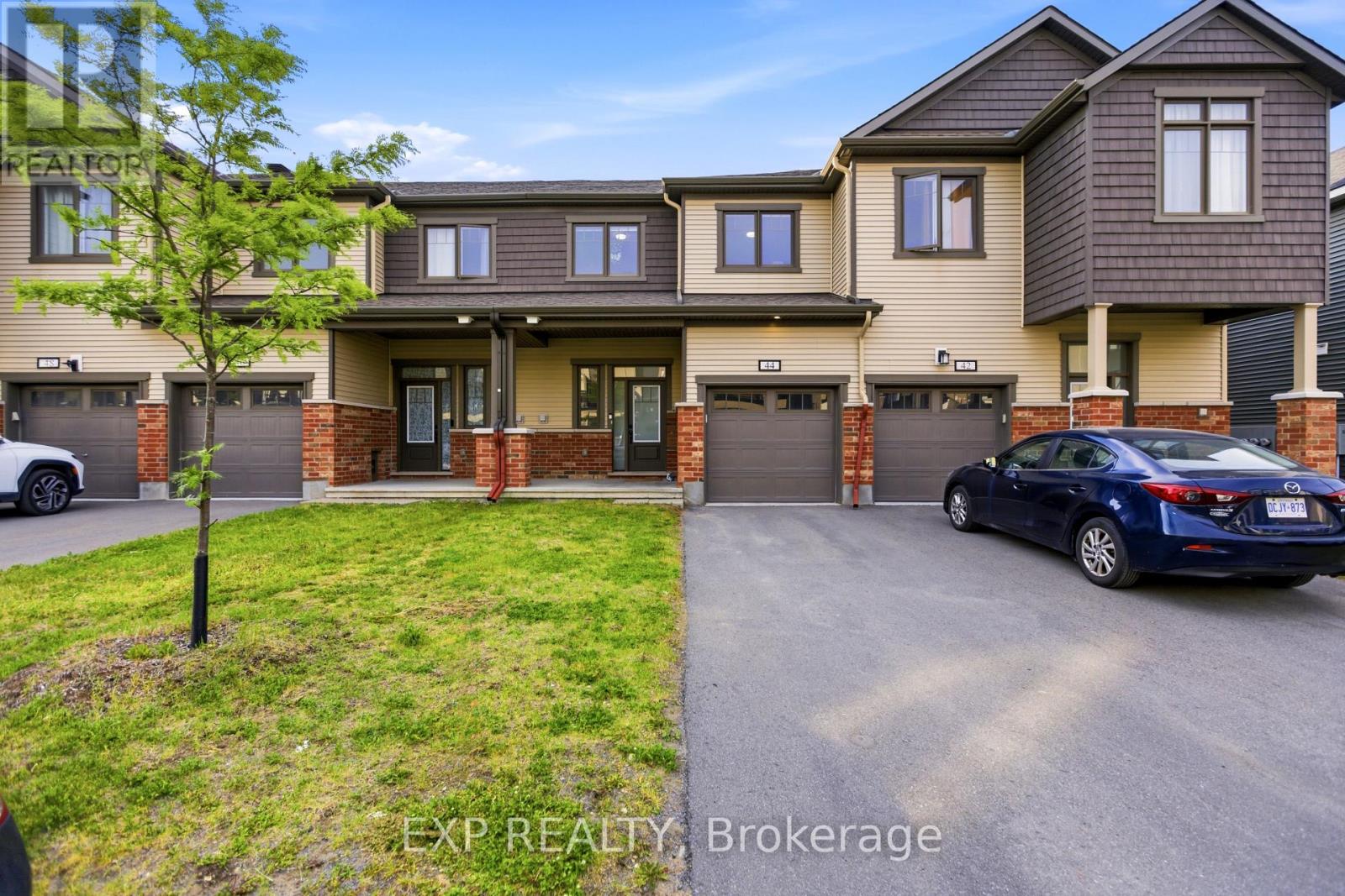 44 LENTAGO AVENUE, Ottawa, Ontario