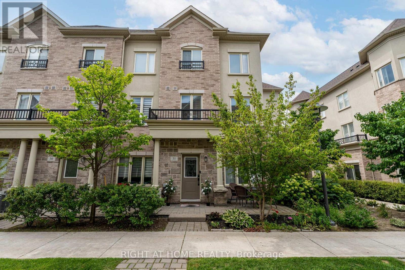 31 - 27 CONEFLOWER CRESCENT, Toronto, Ontario