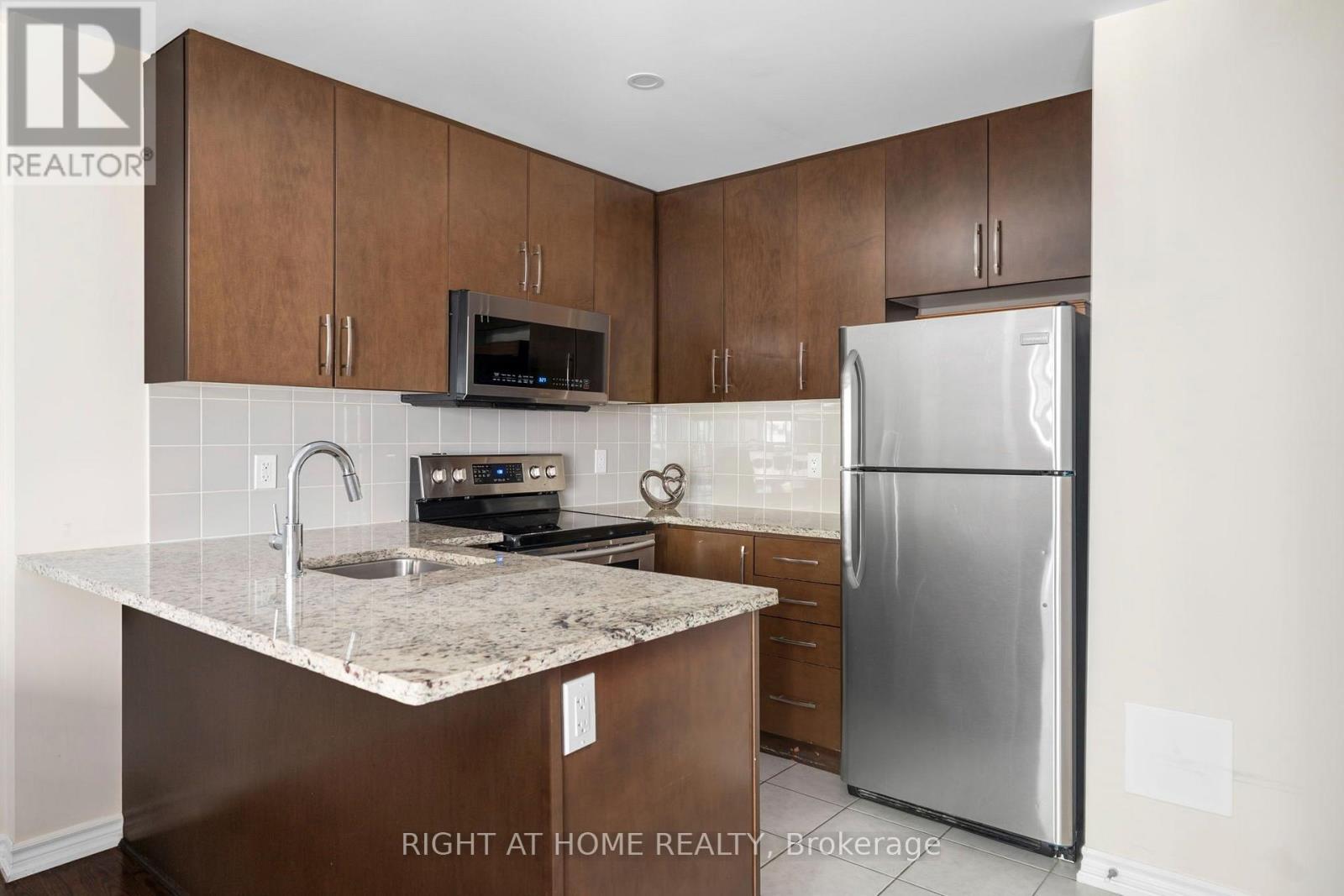 31 - 27 Coneflower Crescent, Toronto, Ontario  M2R 0A5 - Photo 17 - C13694318