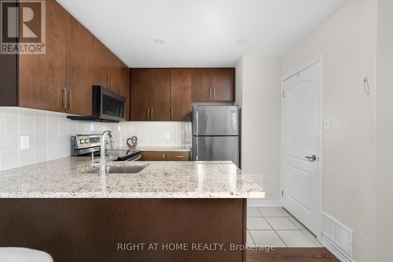 31 - 27 Coneflower Crescent, Toronto, Ontario  M2R 0A5 - Photo 18 - C13694318