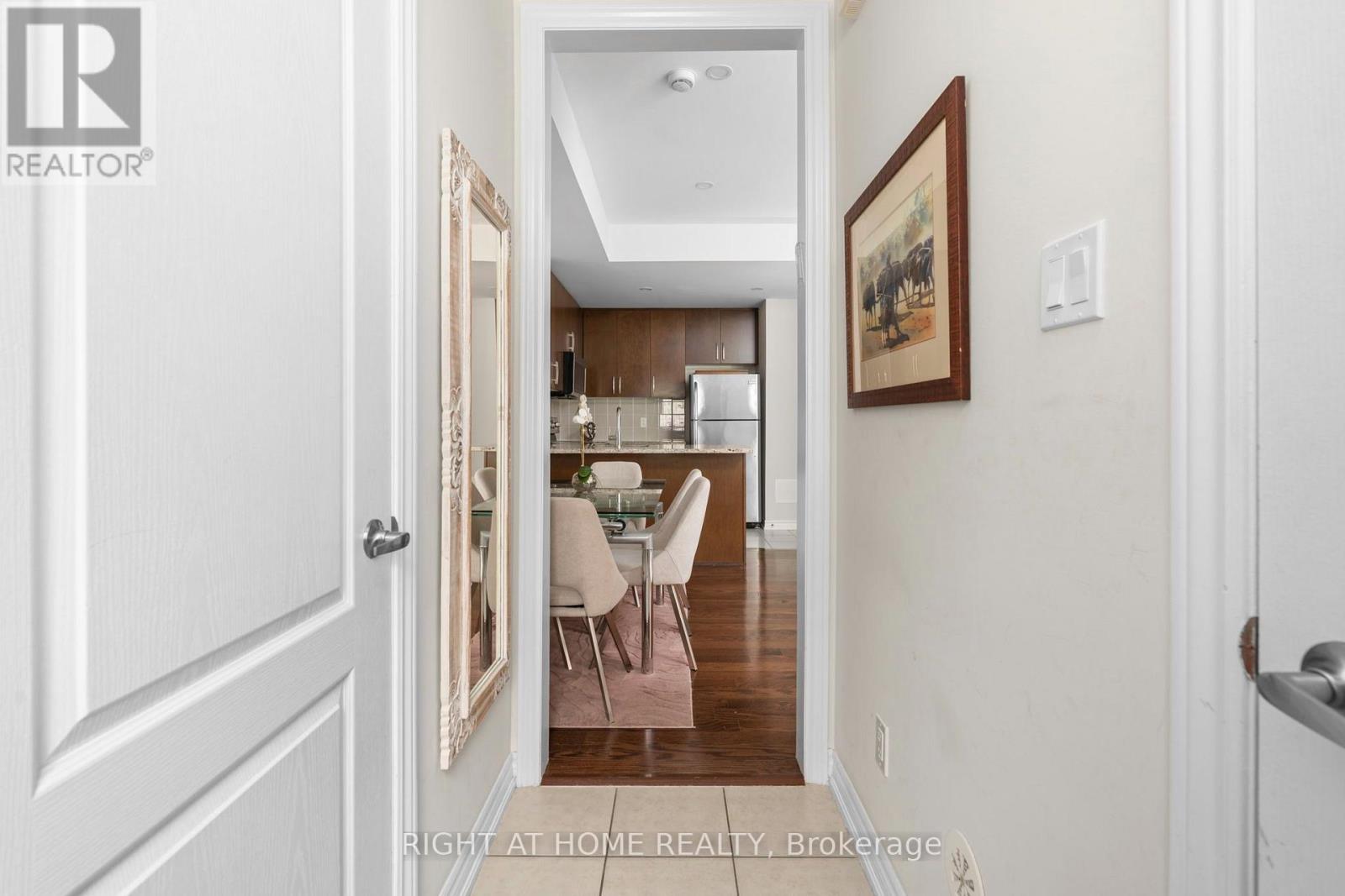 31 - 27 Coneflower Crescent, Toronto, Ontario  M2R 0A5 - Photo 5 - C13694318