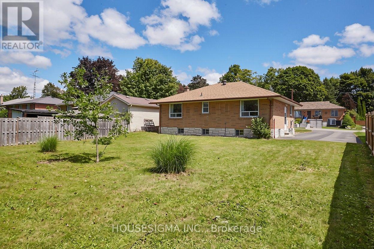 212 Hallett Avenue, Whitby, Ontario  L1N 5K8 - Photo 15 - E13694316