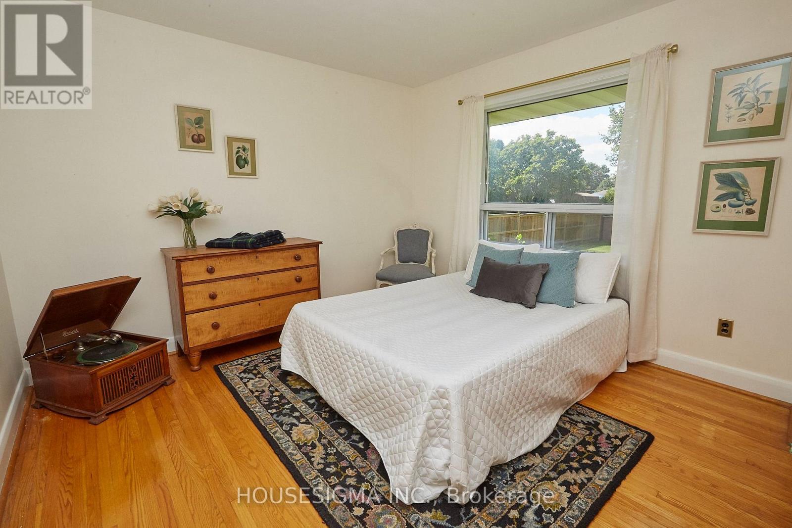 212 Hallett Avenue, Whitby, Ontario  L1N 5K8 - Photo 9 - E13694316