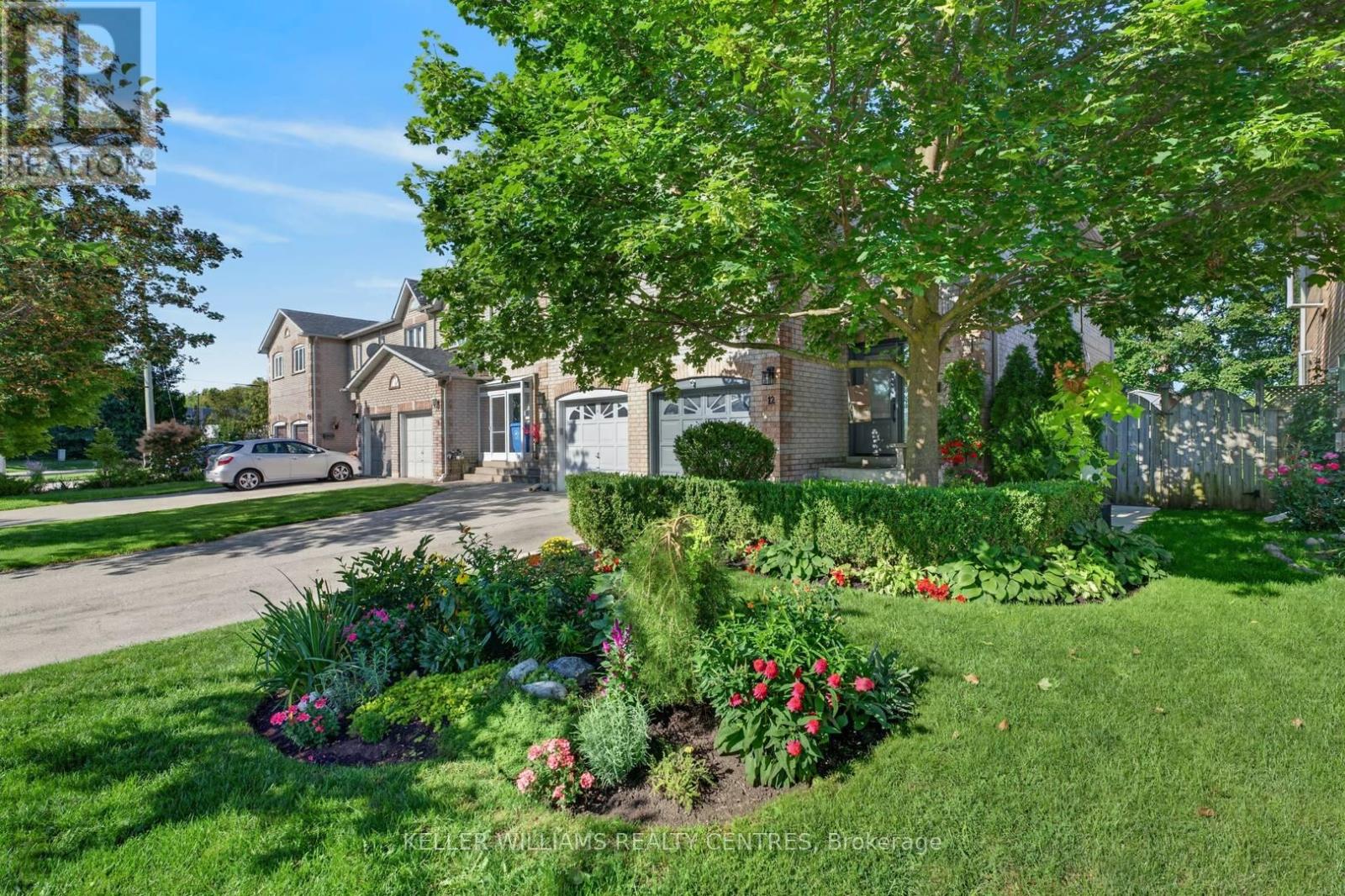 12 Lancaster Court, Georgina, Ontario  L4P 4A1 - Photo 2 - N13694324