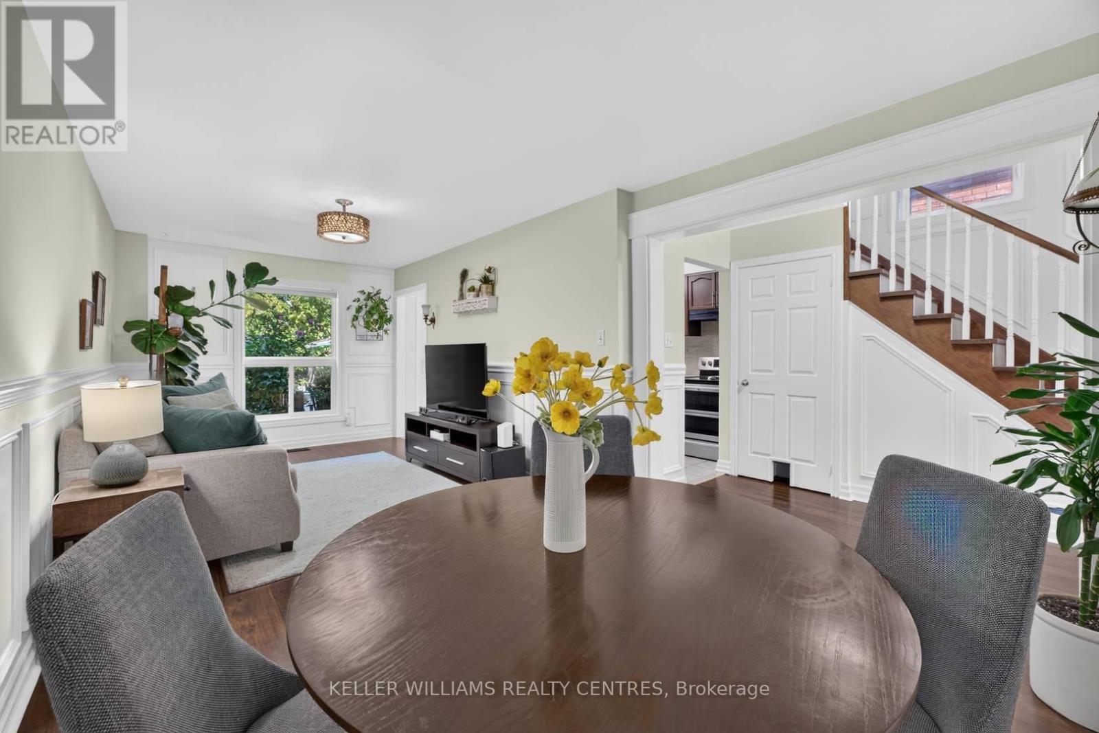 12 Lancaster Court, Georgina, Ontario  L4P 4A1 - Photo 7 - N13694324