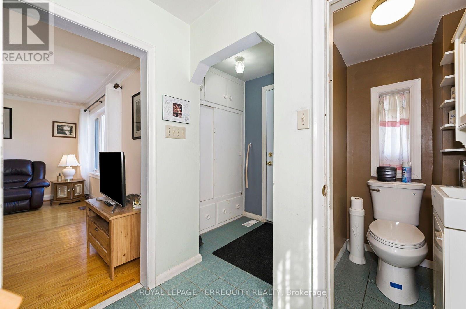 2307 Lawrence Avenue W, Toronto, Ontario  M9P 2A7 - Photo 2 - W13694344