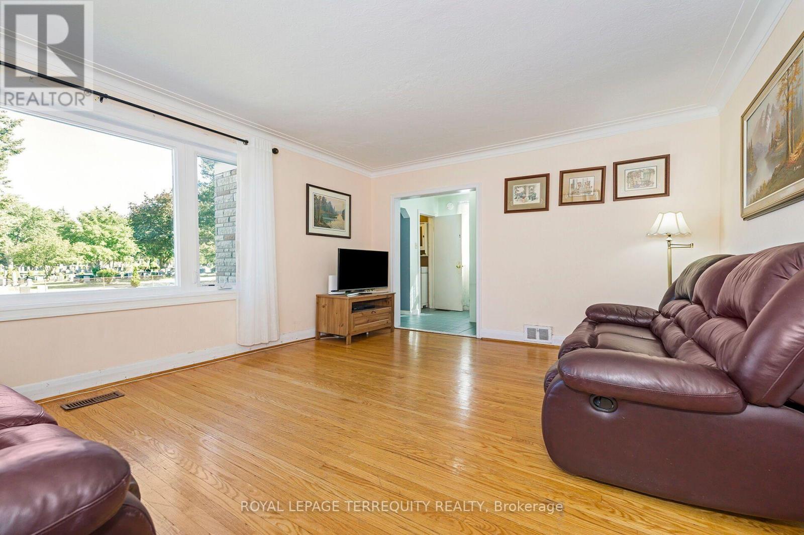 2307 Lawrence Avenue W, Toronto, Ontario  M9P 2A7 - Photo 3 - W13694344