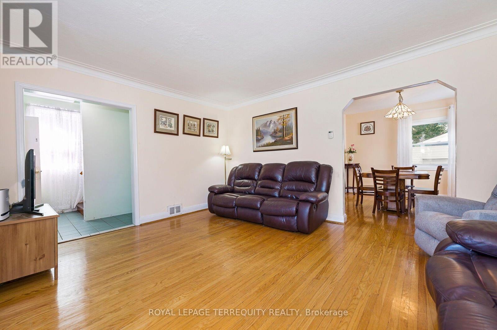 2307 Lawrence Avenue W, Toronto, Ontario  M9P 2A7 - Photo 4 - W13694344