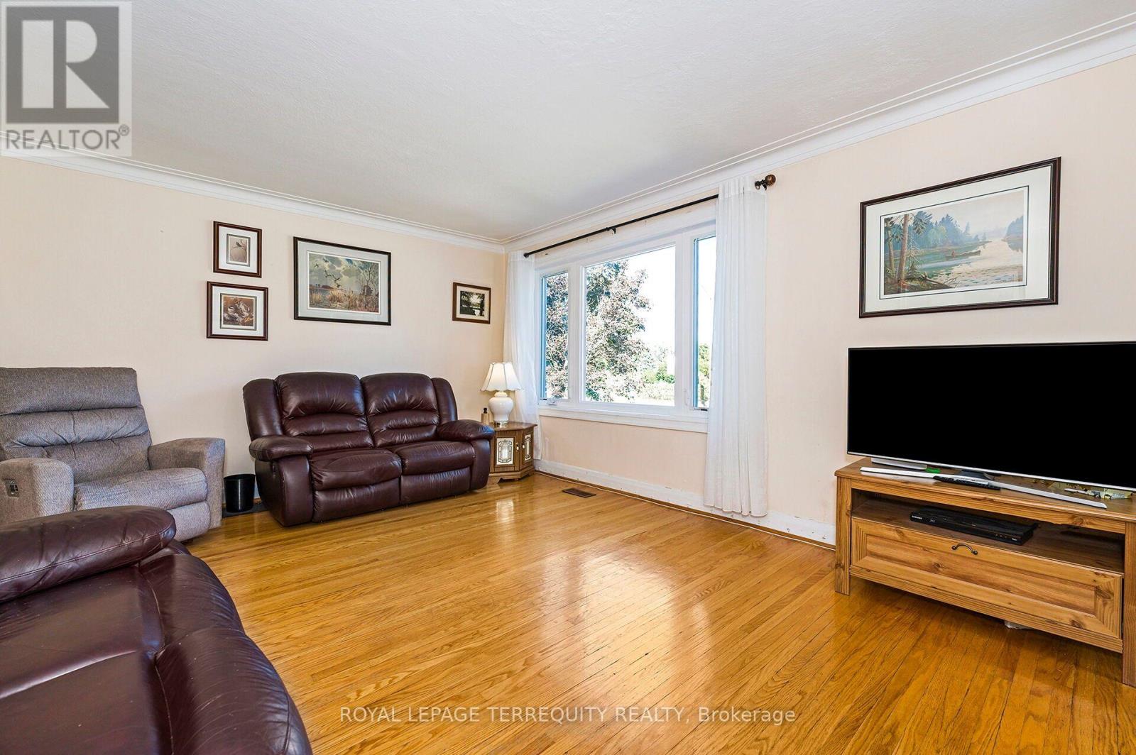 2307 Lawrence Avenue W, Toronto, Ontario  M9P 2A7 - Photo 5 - W13694344