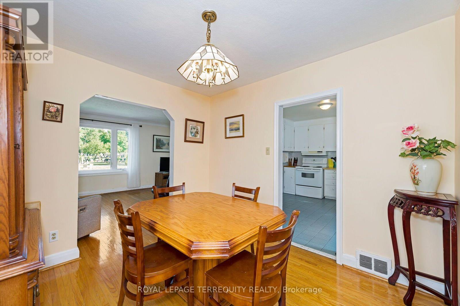 2307 Lawrence Avenue W, Toronto, Ontario  M9P 2A7 - Photo 7 - W13694344