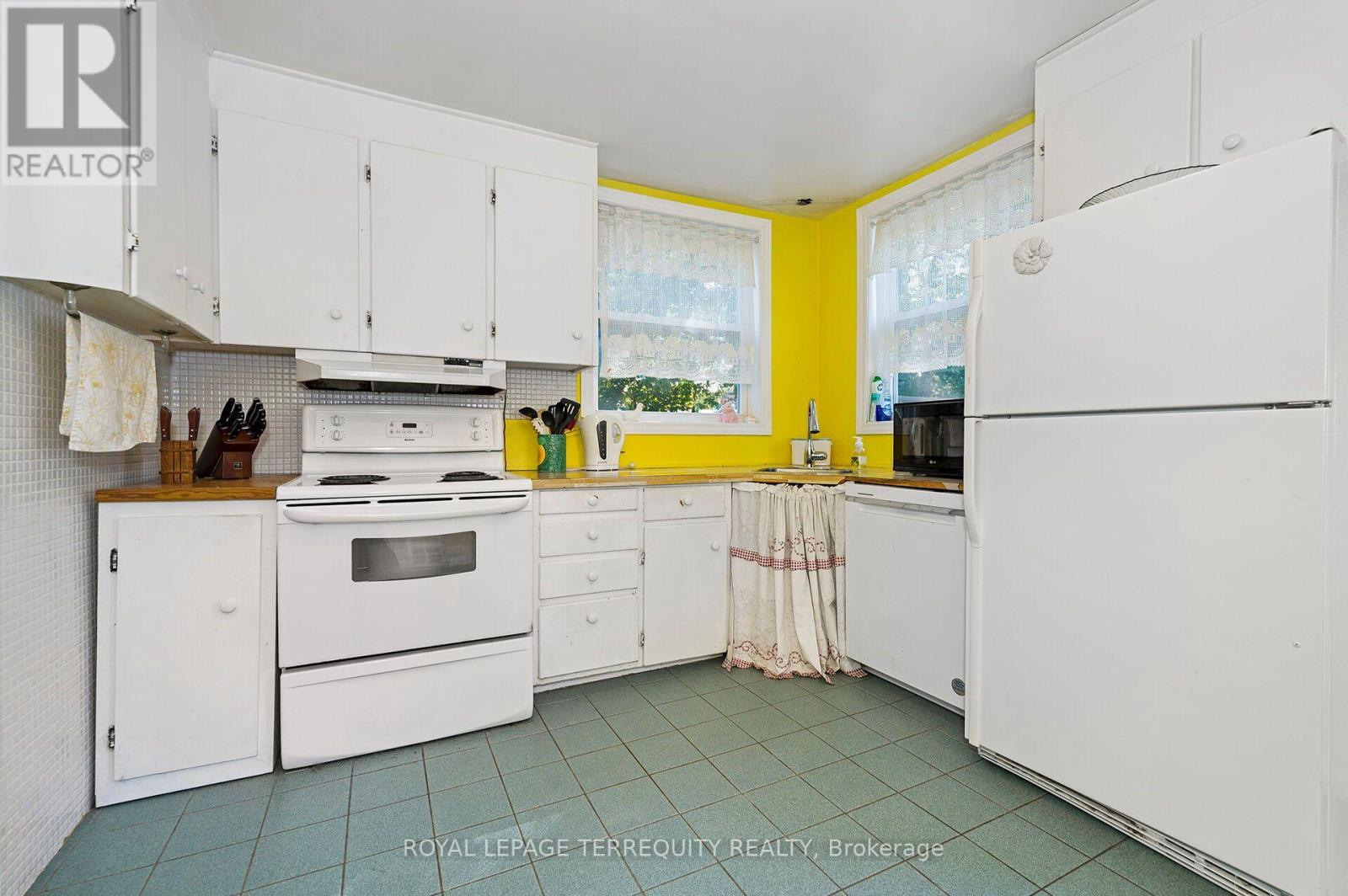 2307 Lawrence Avenue W, Toronto, Ontario  M9P 2A7 - Photo 9 - W13694344