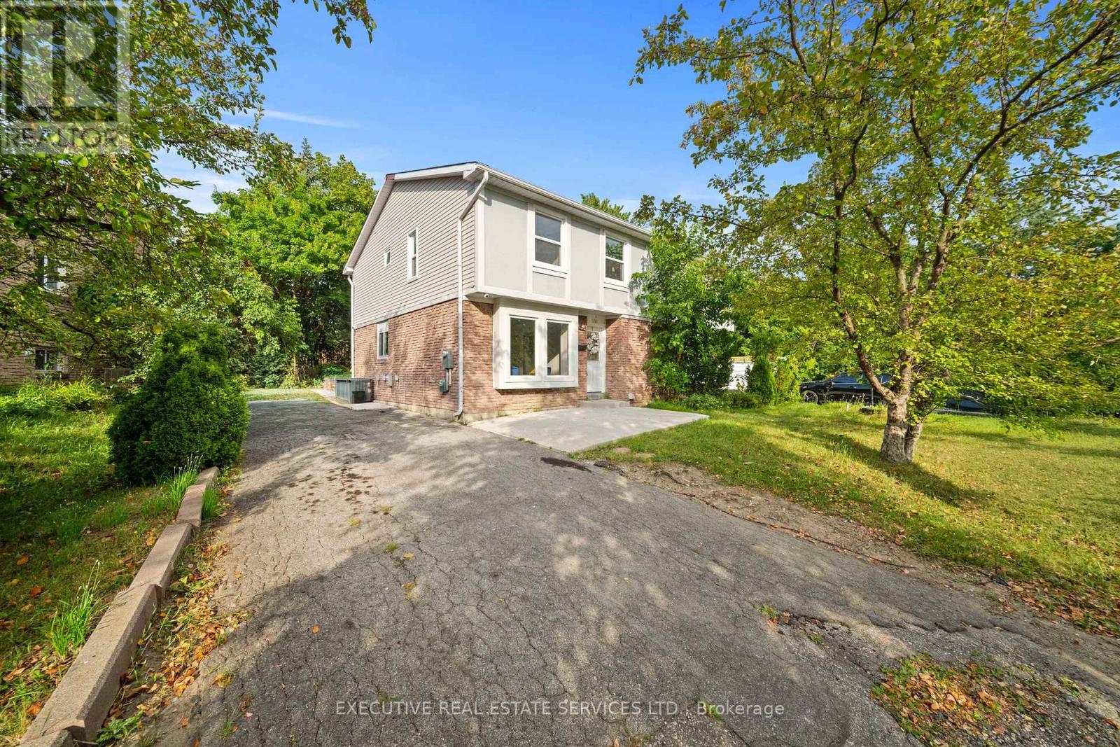 100 Centre Street N, Brampton, Ontario  L6V 2Z3 - Photo 3 - W13694368