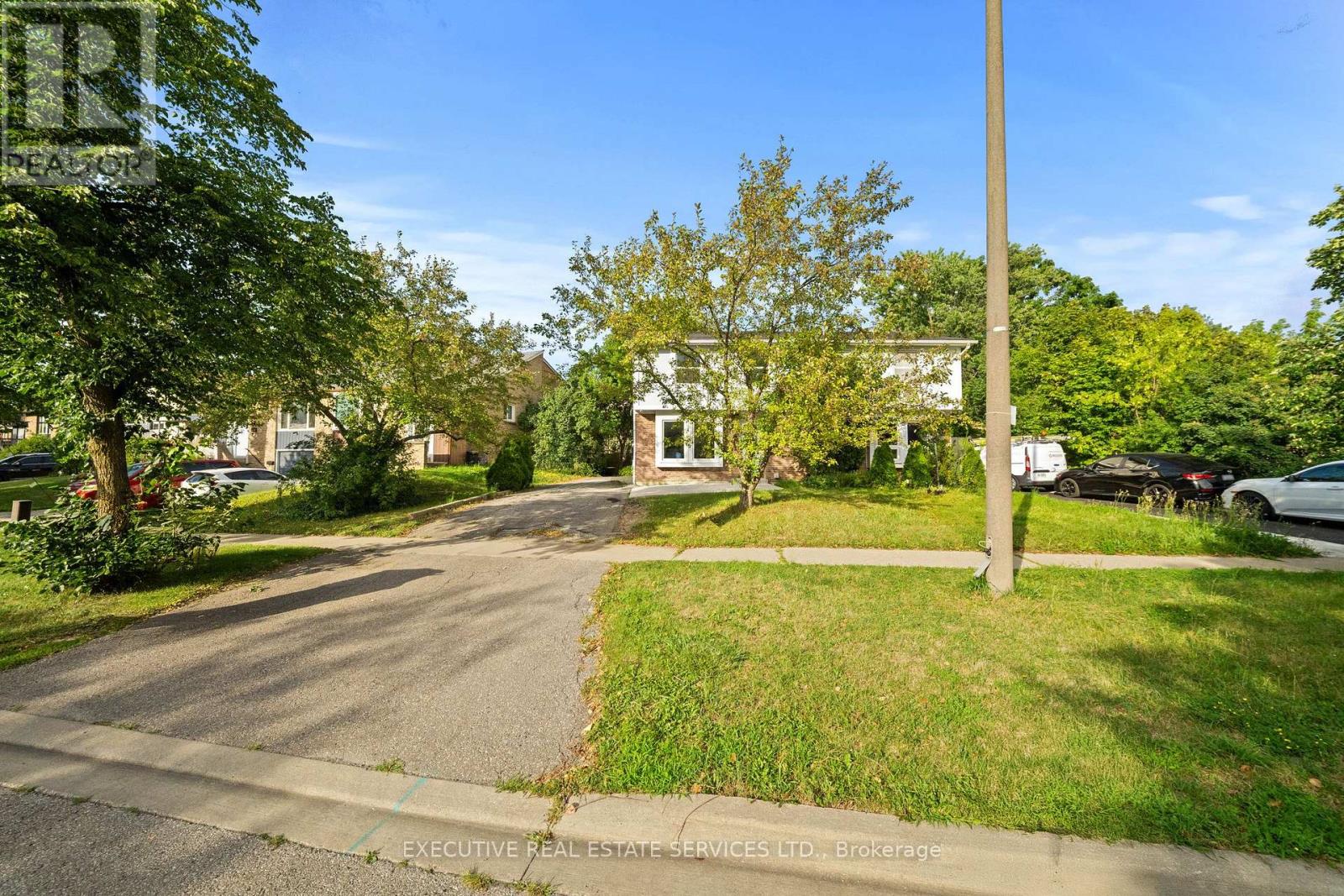 100 Centre Street N, Brampton, Ontario  L6V 2Z3 - Photo 4 - W13694368
