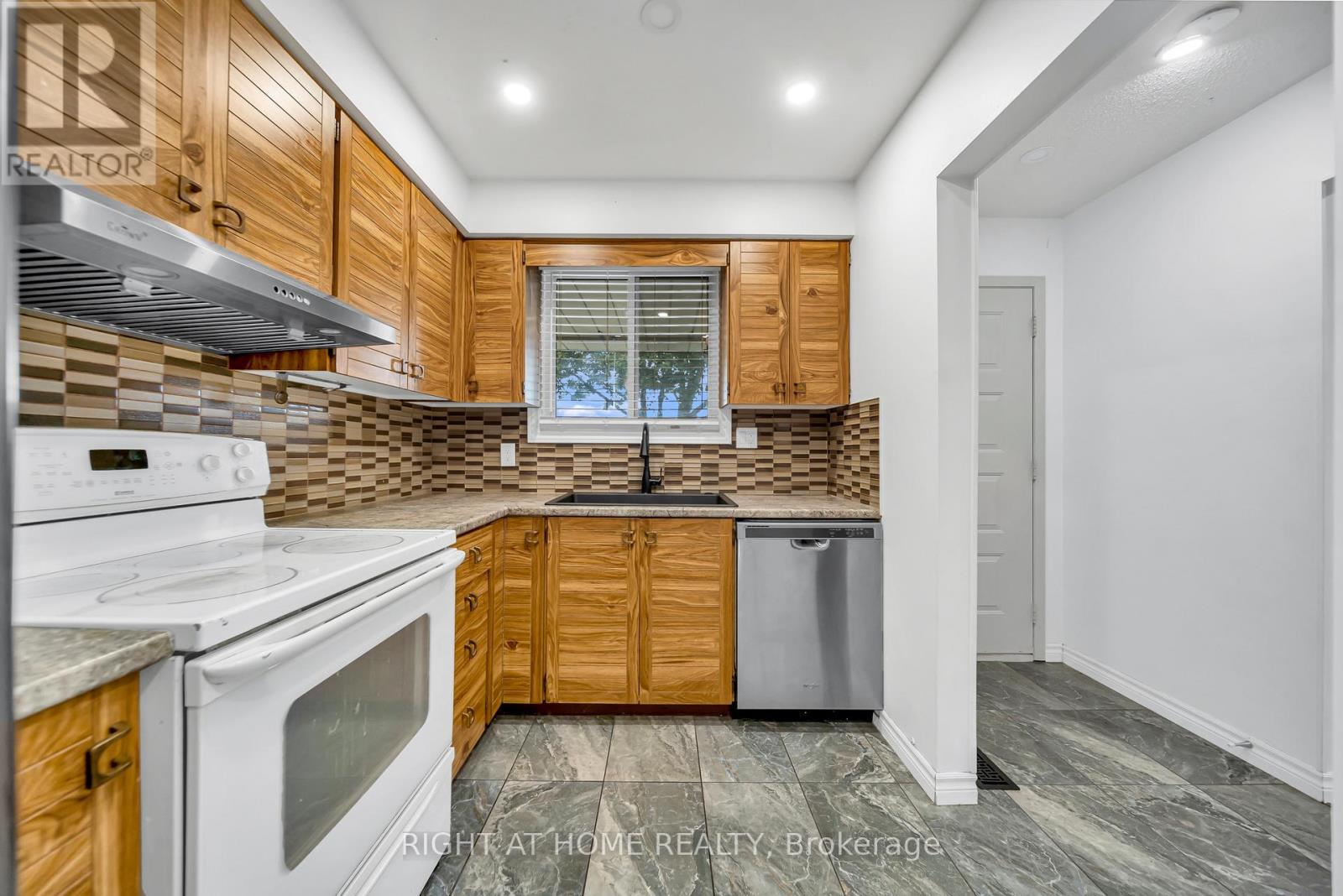 115 Countryside (Main Only) Crescent, Kitchener, Ontario  N2E 2S8 - Photo 10 - X13694338