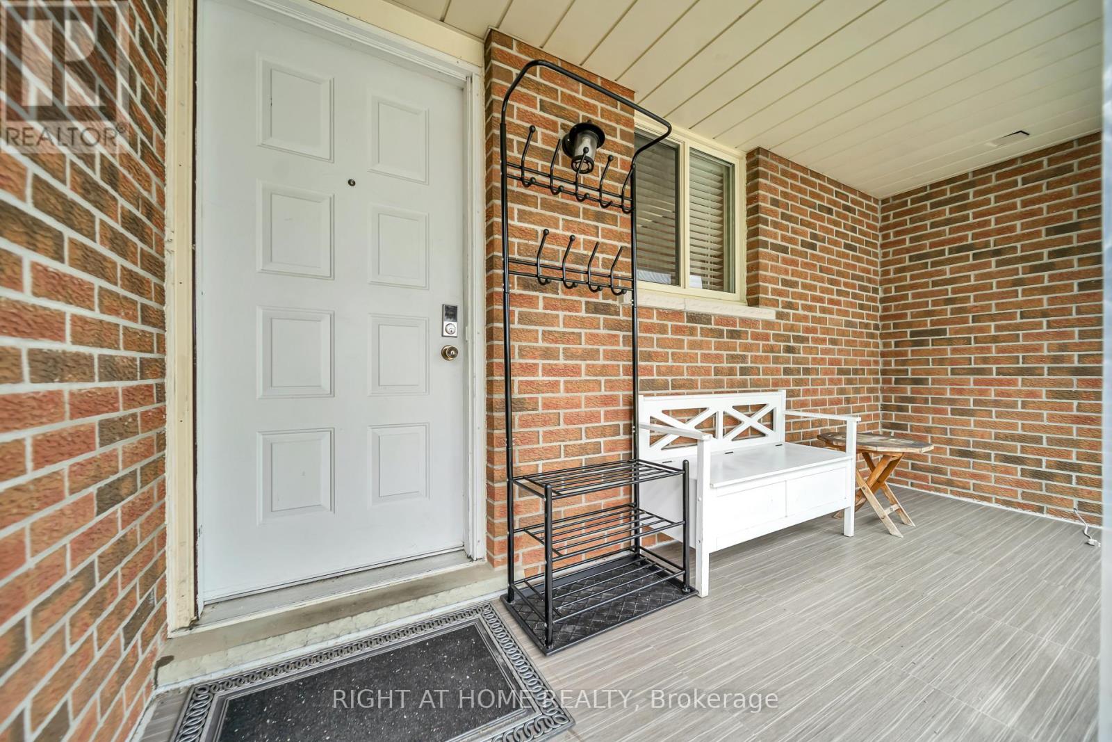 115 Countryside (Main Only) Crescent, Kitchener, Ontario  N2E 2S8 - Photo 4 - X13694338