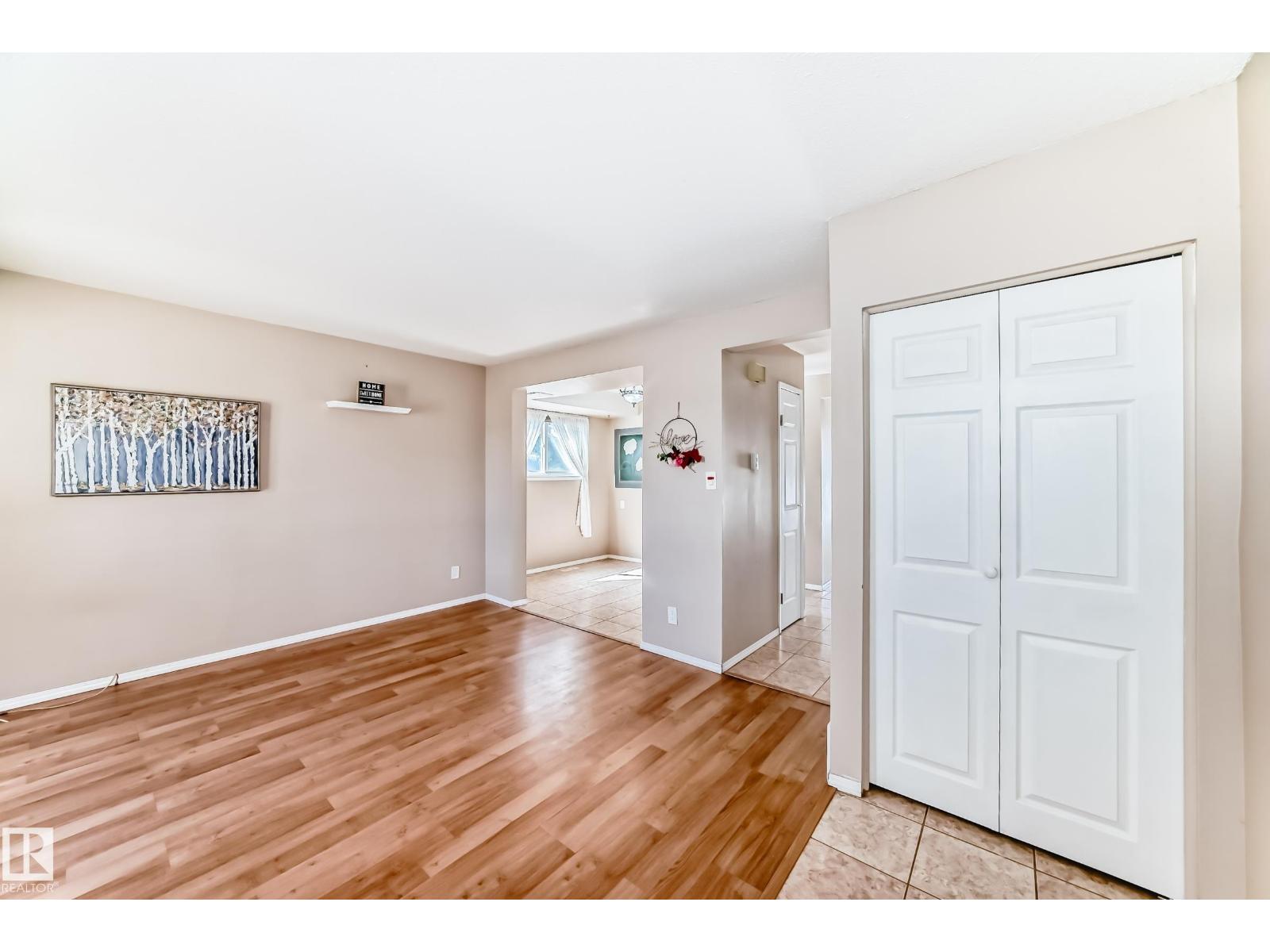 100 Dickinsfield Ct Nw, Edmonton, Alberta T5V 5V8 - Photo 7 - E4501476