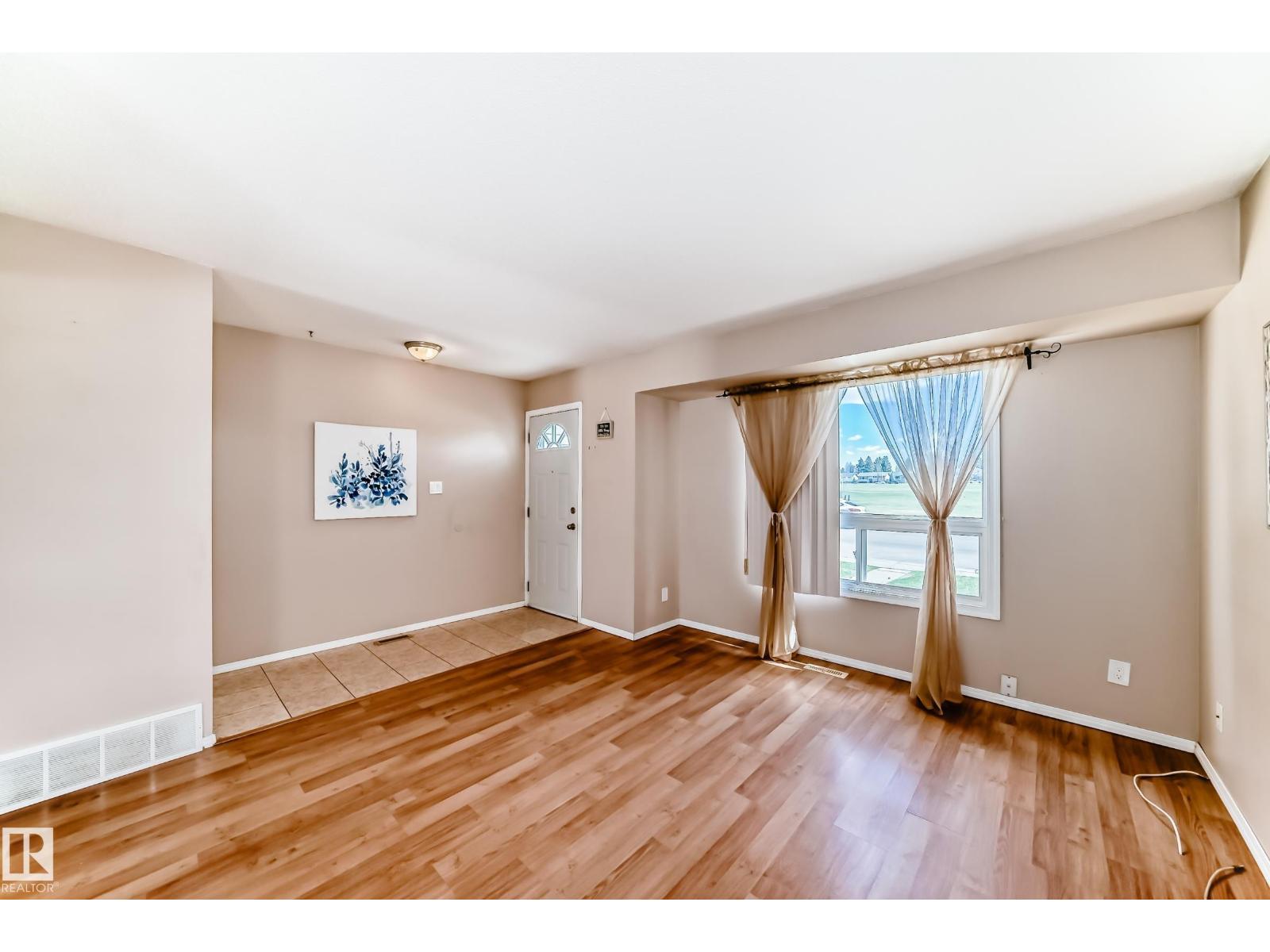 100 Dickinsfield Ct Nw, Edmonton, Alberta T5V 5V8 - Photo 8 - E4501476
