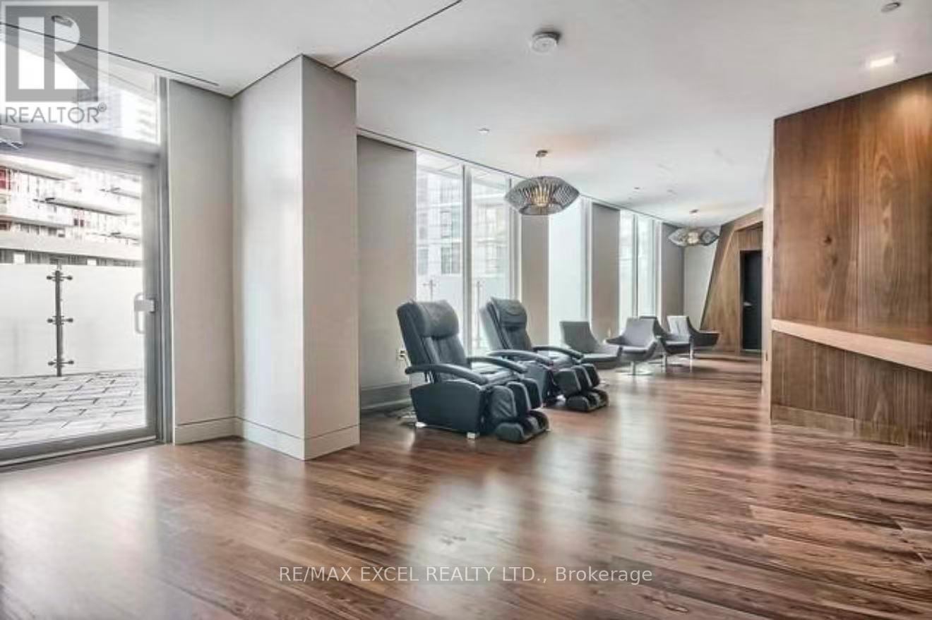 1915 - 75 Queens Wharf Road, Toronto, Ontario  M5V 0J8 - Photo 13 - C13694402