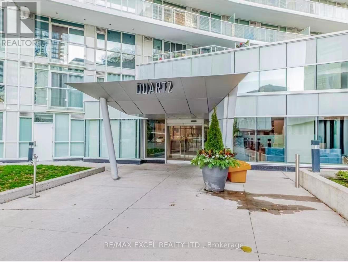 1915 - 75 Queens Wharf Road, Toronto, Ontario  M5V 0J8 - Photo 4 - C13694402
