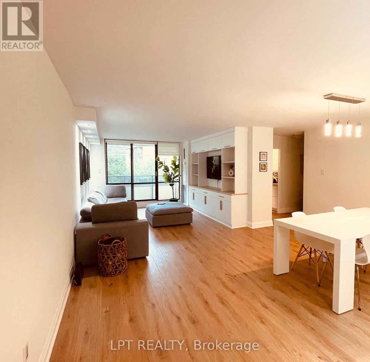 402 - 22 Shallmar Boulevard, Toronto, Ontario  M5N 2Z8 - Photo 2 - C13694412