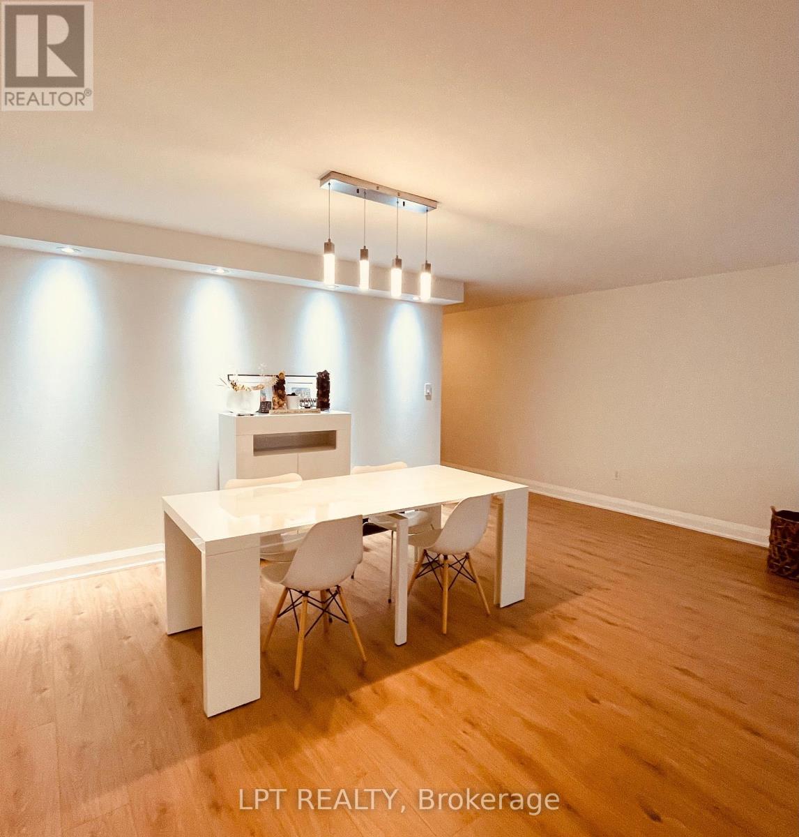 402 - 22 Shallmar Boulevard, Toronto, Ontario  M5N 2Z8 - Photo 4 - C13694412