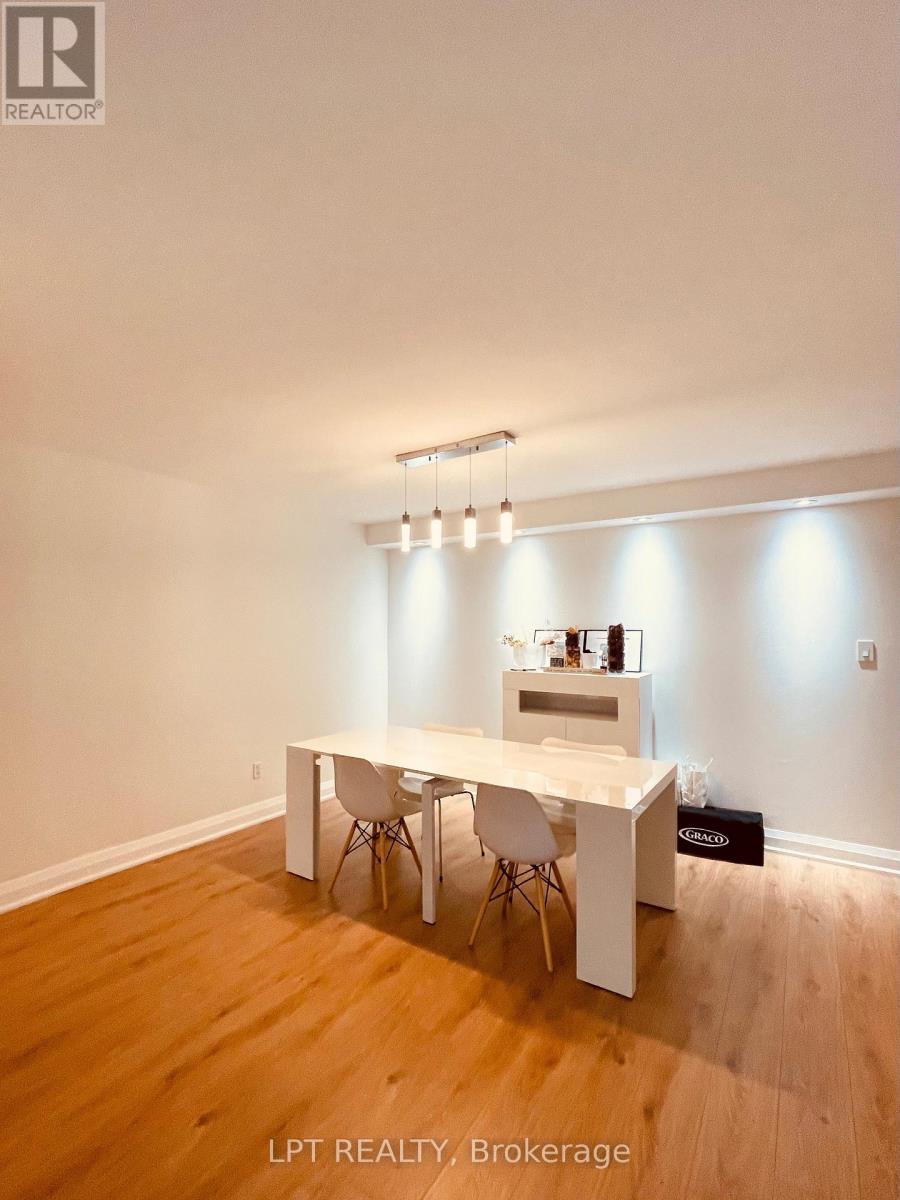 402 - 22 Shallmar Boulevard, Toronto, Ontario  M5N 2Z8 - Photo 5 - C13694412