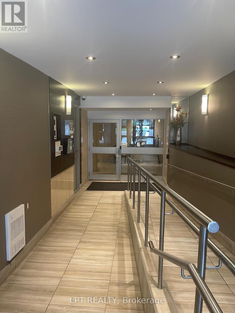402 - 22 Shallmar Boulevard, Toronto, Ontario  M5N 2Z8 - Photo 7 - C13694412