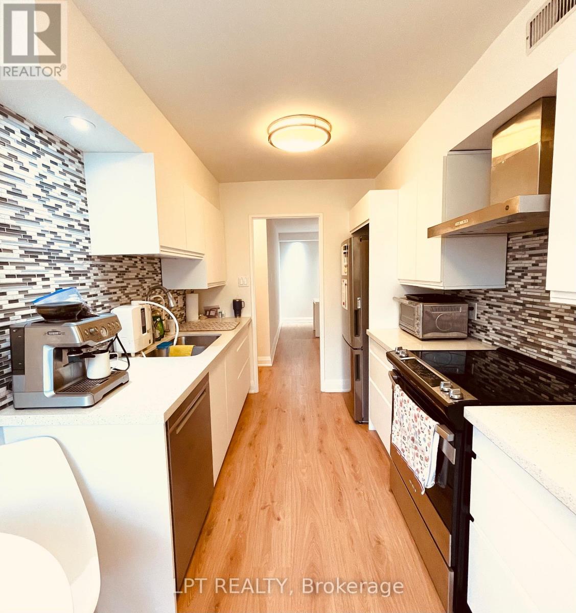 402 - 22 Shallmar Boulevard, Toronto, Ontario  M5N 2Z8 - Photo 8 - C13694412