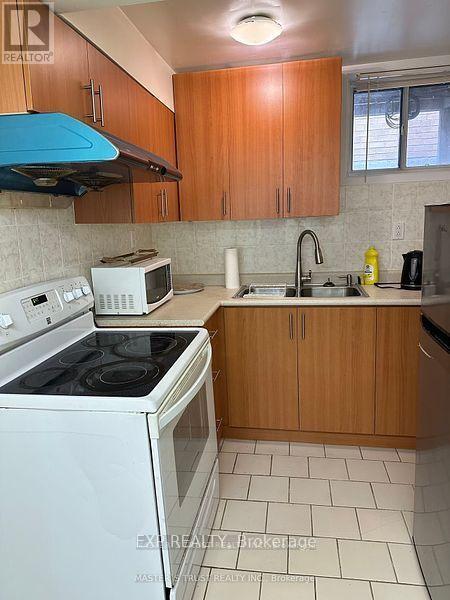 Lower - 20 Maureen Drive N, Toronto, Ontario  M2K 1J8 - Photo 5 - C13694418