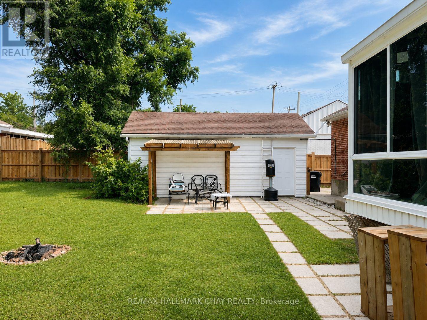 193 St Vincent Street, Barrie, Ontario  L4M 3Z5 - Photo 2 - S13694428