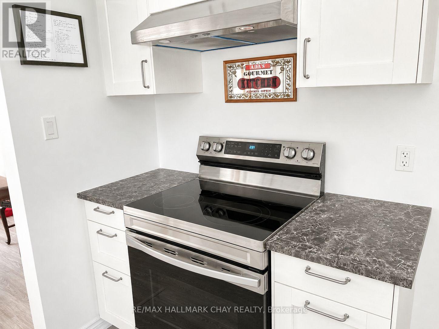 193 St Vincent Street, Barrie, Ontario  L4M 3Z5 - Photo 6 - S13694428