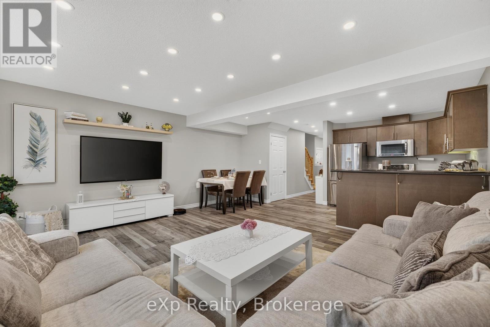 4 - 975 Strasburg Road, Kitchener, Ontario  N2E 0A8 - Photo 2 - X13694384