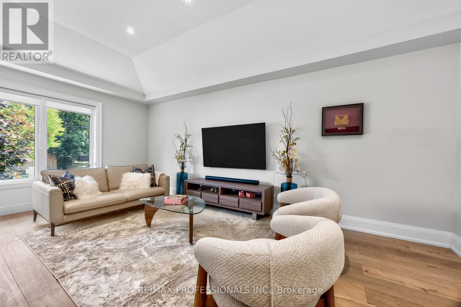 57 Merrygale Crescent, Toronto, Ontario  M9B 5N9 - Photo 10 - W13694376