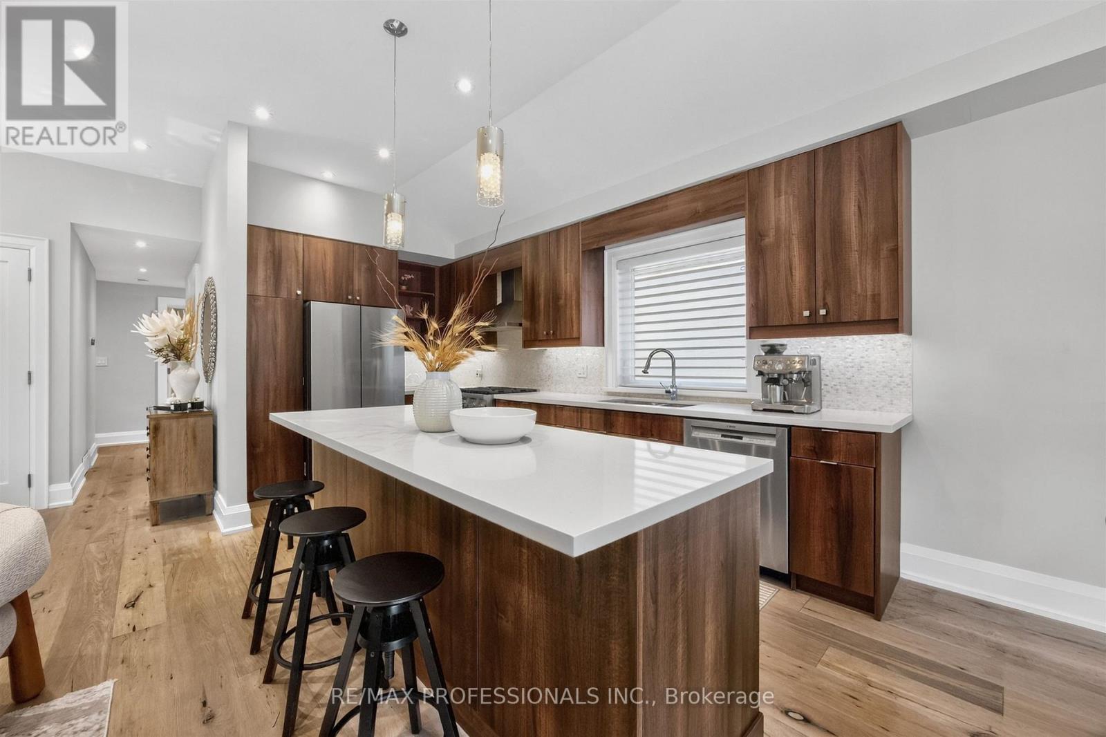 57 Merrygale Crescent, Toronto, Ontario  M9B 5N9 - Photo 15 - W13694376