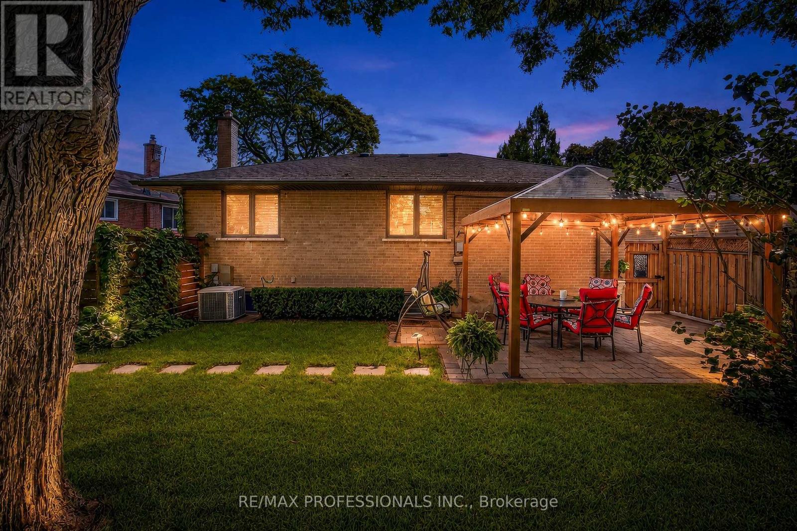 57 Merrygale Crescent, Toronto, Ontario  M9B 5N9 - Photo 43 - W13694376