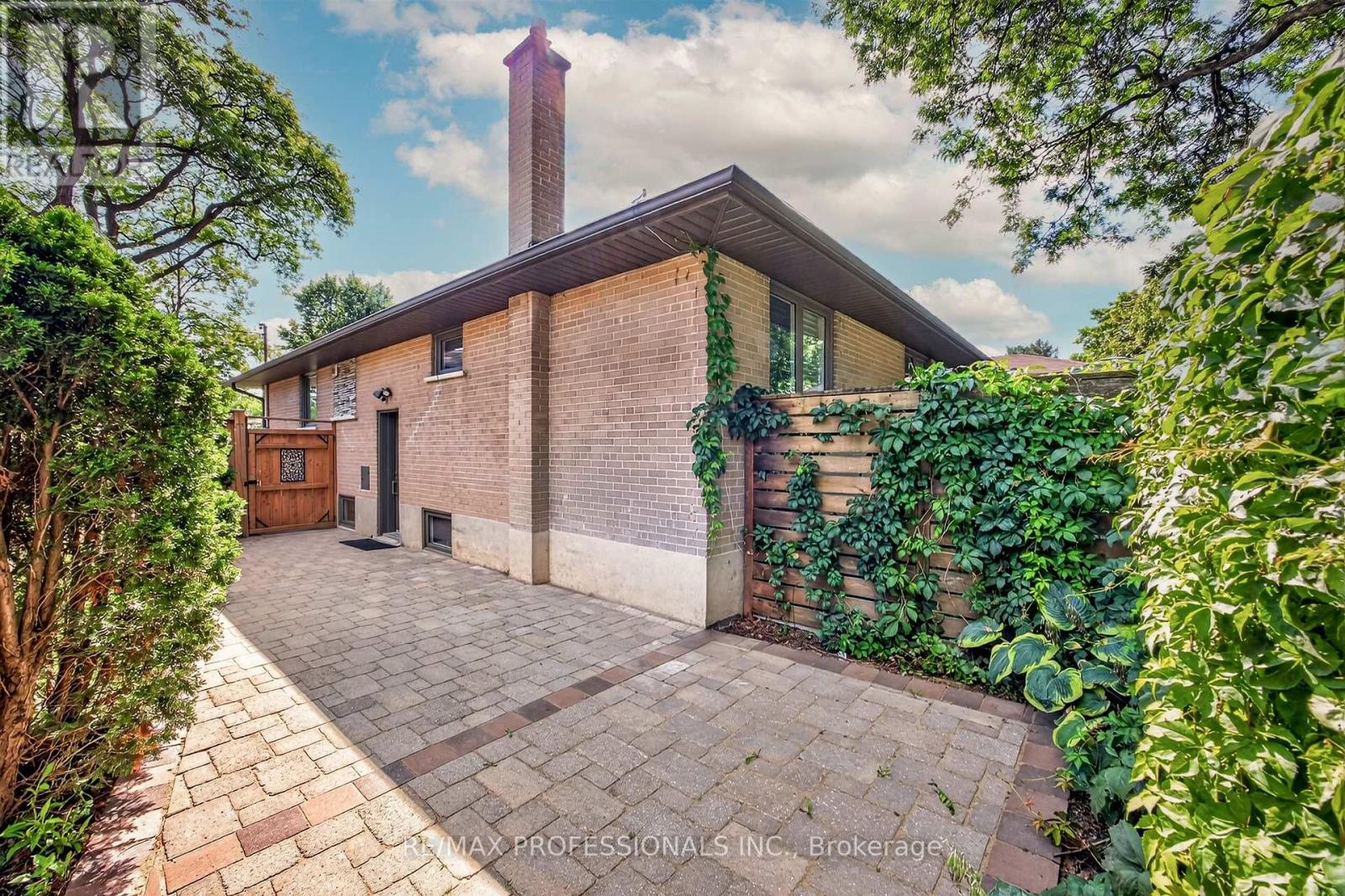 57 Merrygale Crescent, Toronto, Ontario  M9B 5N9 - Photo 46 - W13694376