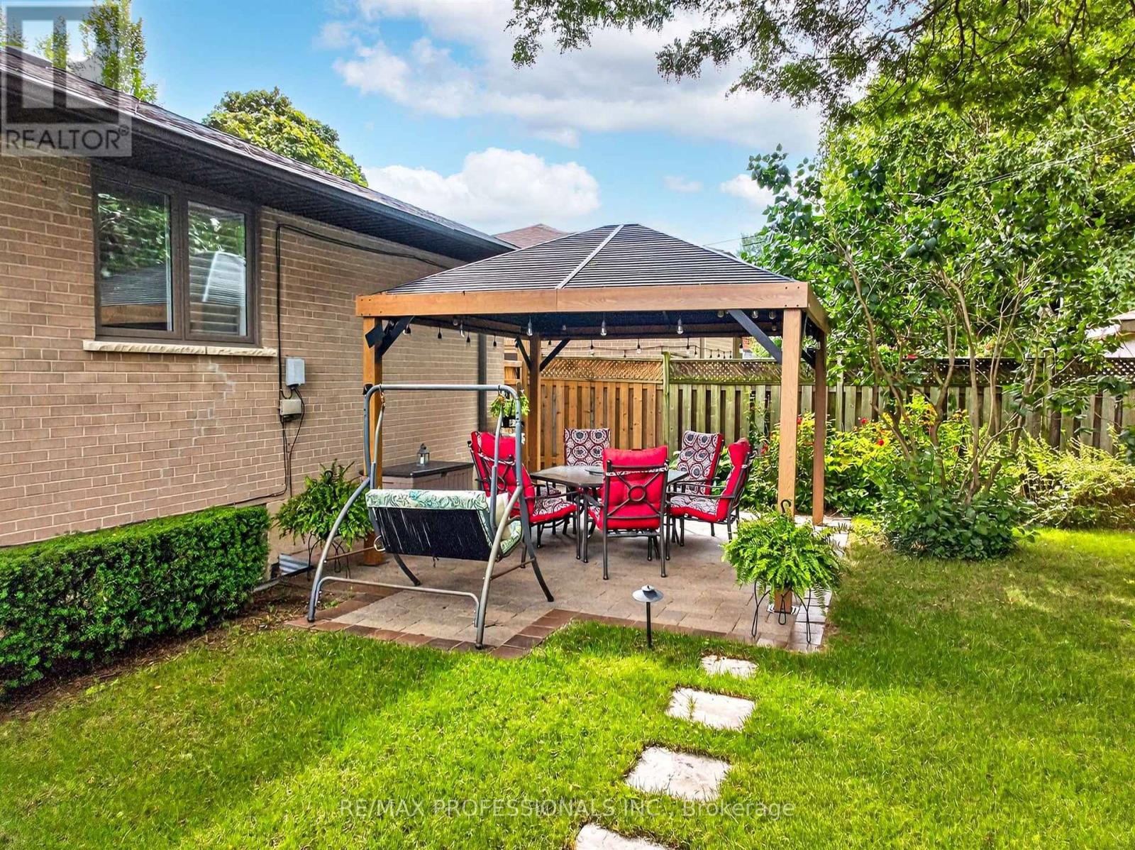 57 Merrygale Crescent, Toronto, Ontario  M9B 5N9 - Photo 49 - W13694376