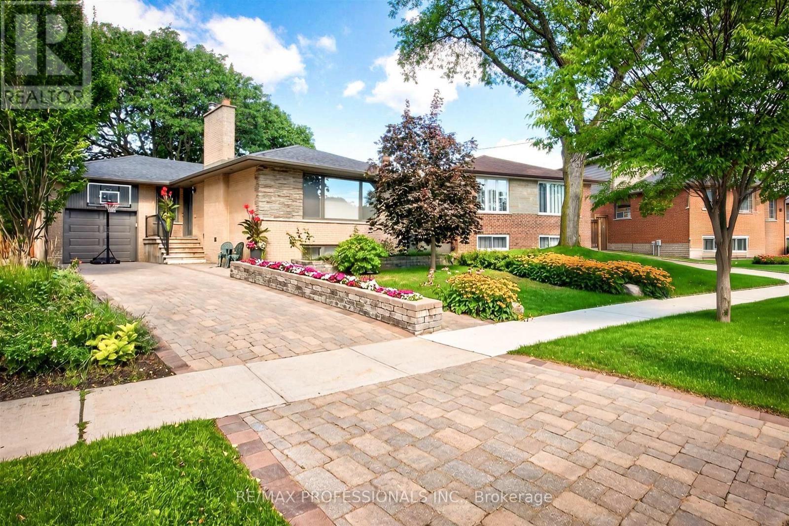 57 Merrygale Crescent, Toronto, Ontario  M9B 5N9 - Photo 6 - W13694376
