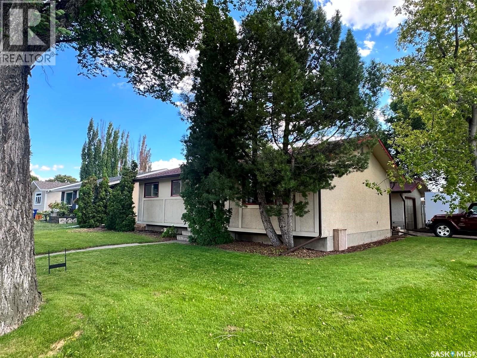 2145 37th Street W, Saskatoon, Saskatchewan  S7L 4E6 - Photo 2 - SK042495