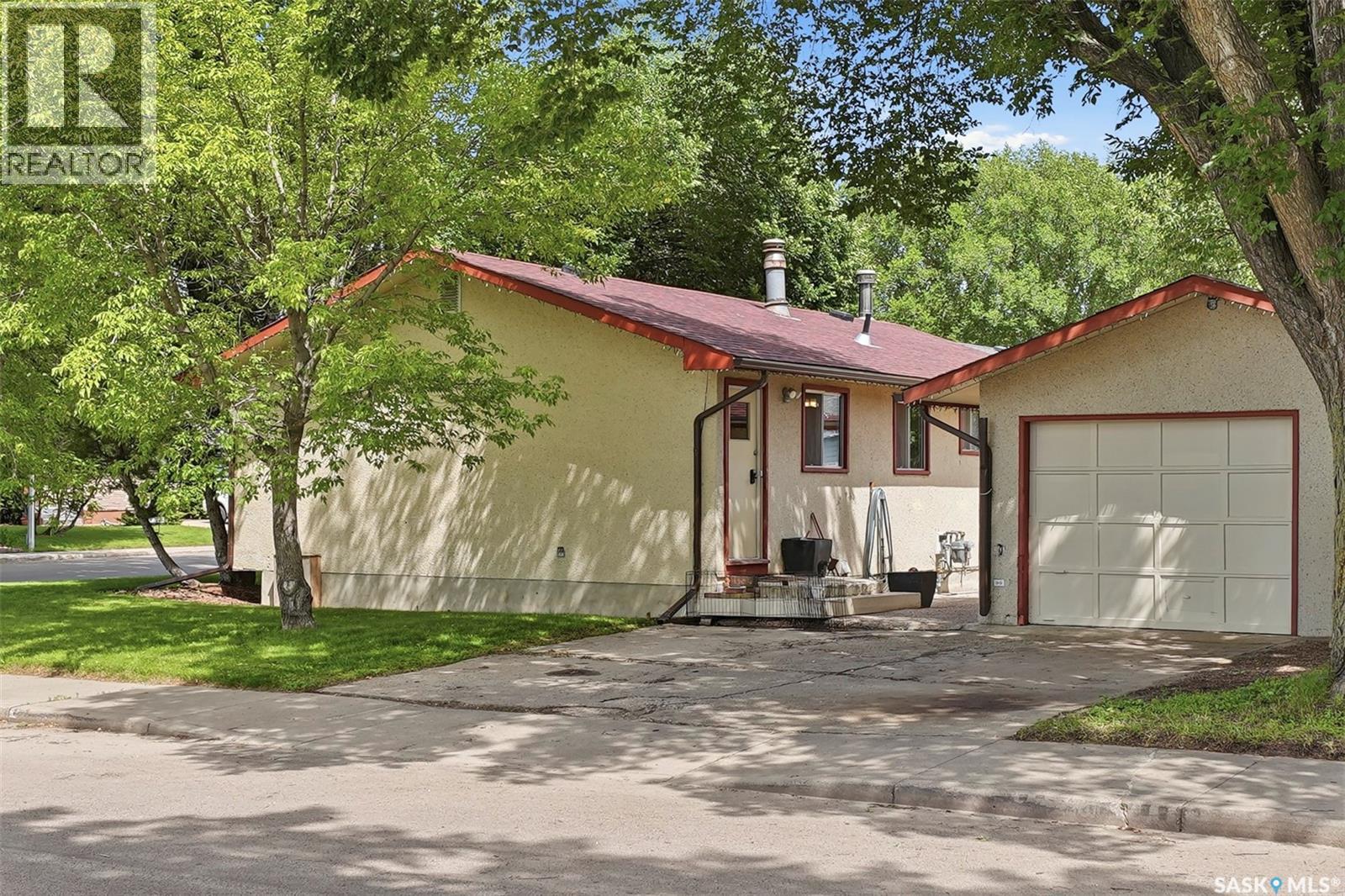 2145 37th Street W, Saskatoon, Saskatchewan  S7L 4E6 - Photo 3 - SK042495